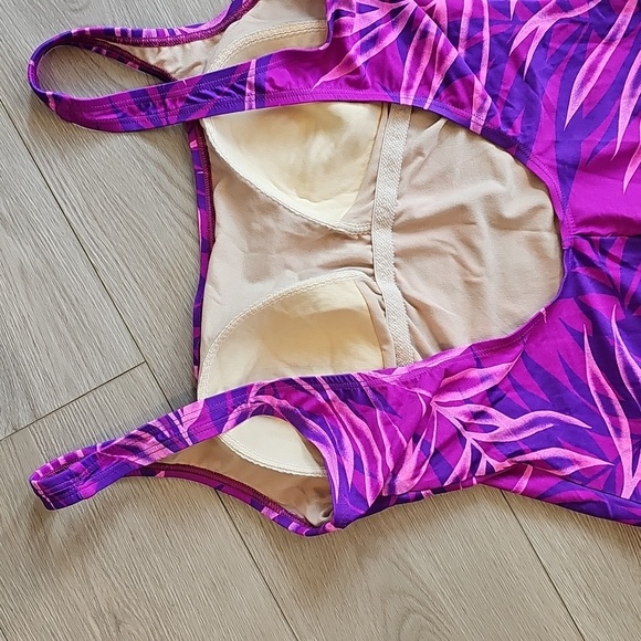 Speedo Deep Curved Back Hem One Piece Swim Suit, Size 18 - Picture 6 of 12